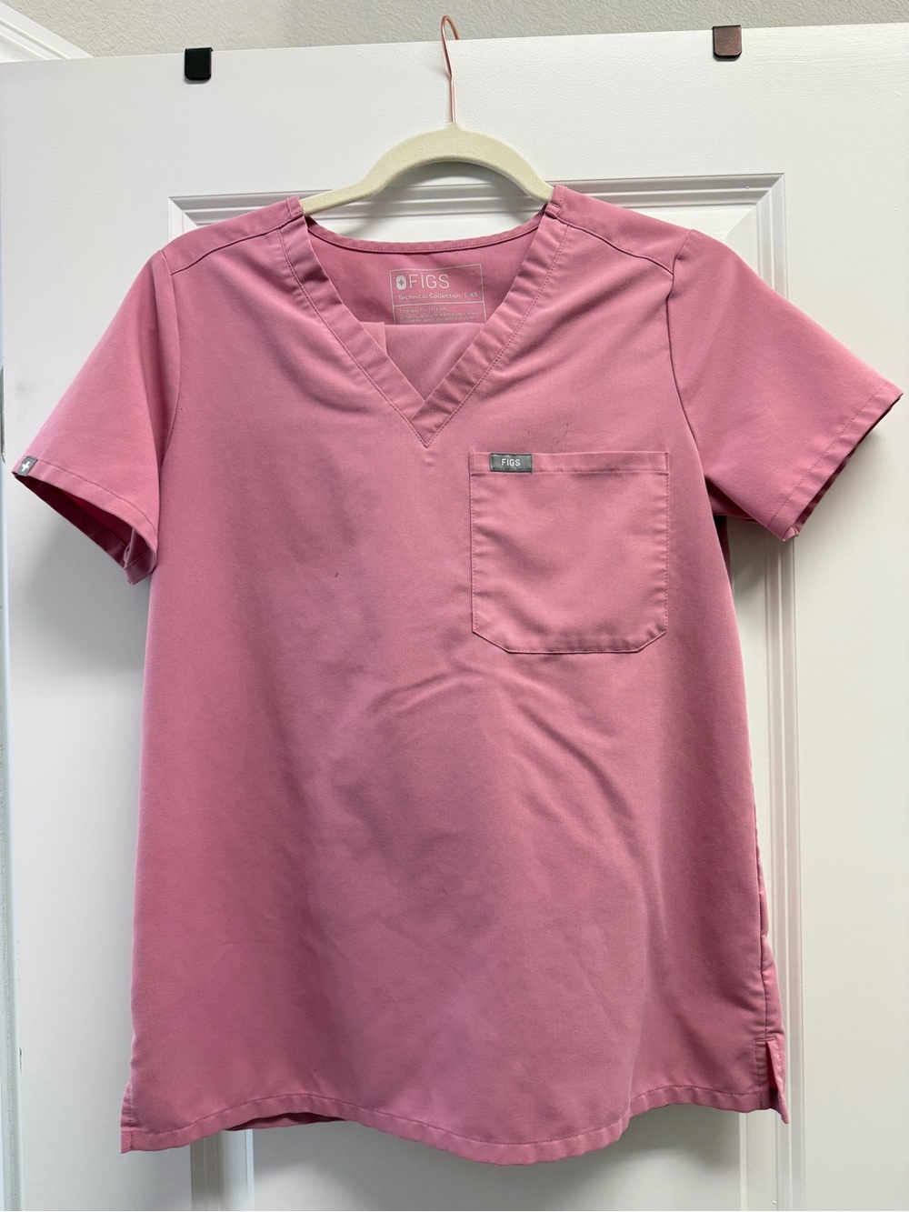 FIGS Women's Scrub Set in Pink